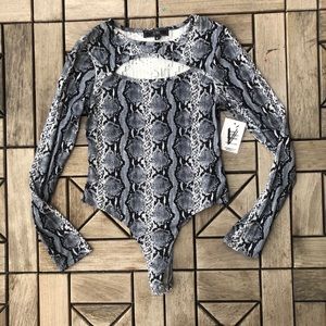 Vibe Snake Print Bodysuit Size M